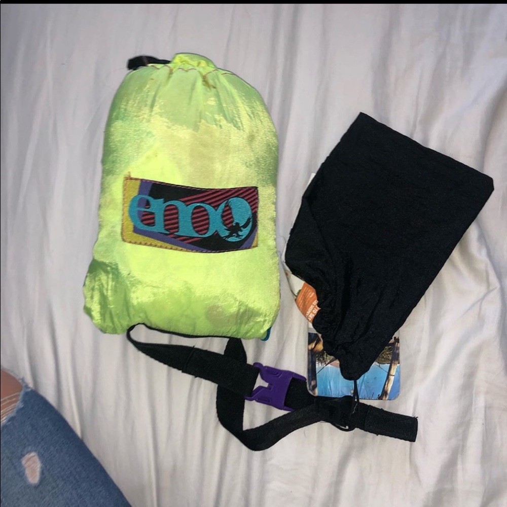 Single nest neon Eno